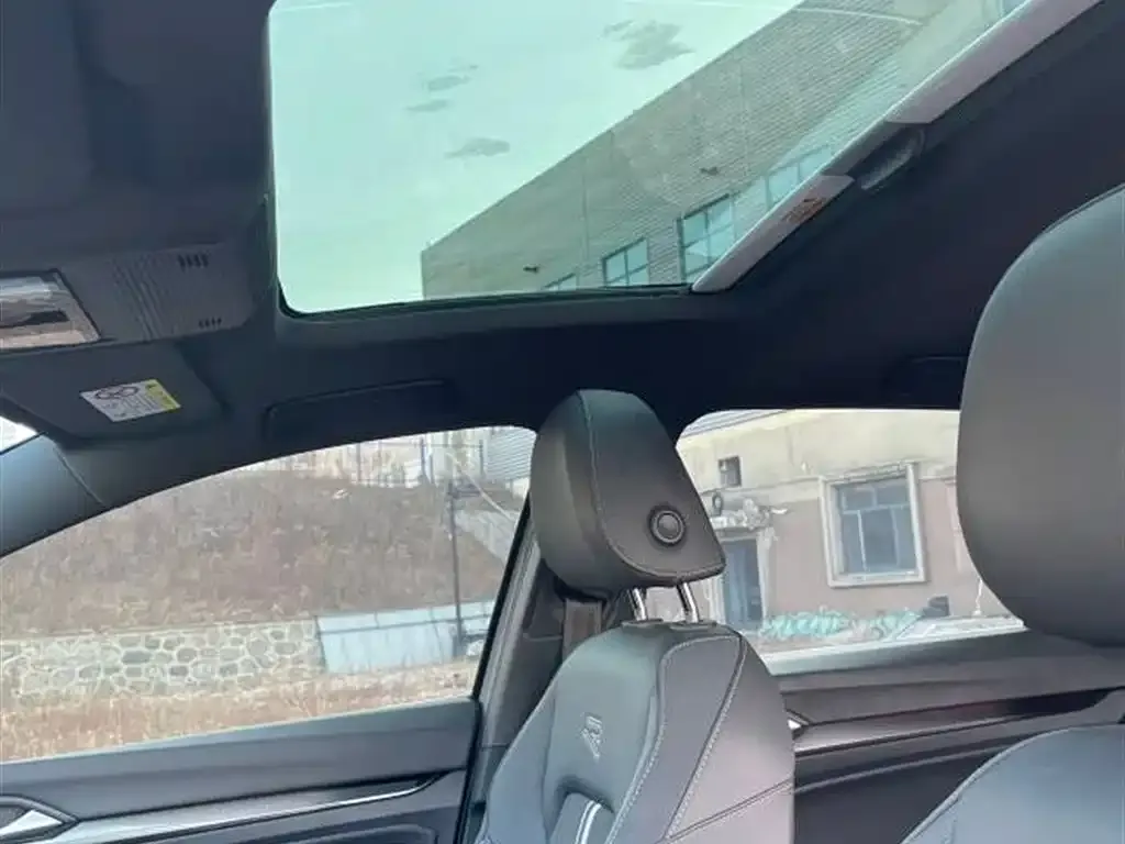 Volkswagen Golf 2024 из CN, фото 2