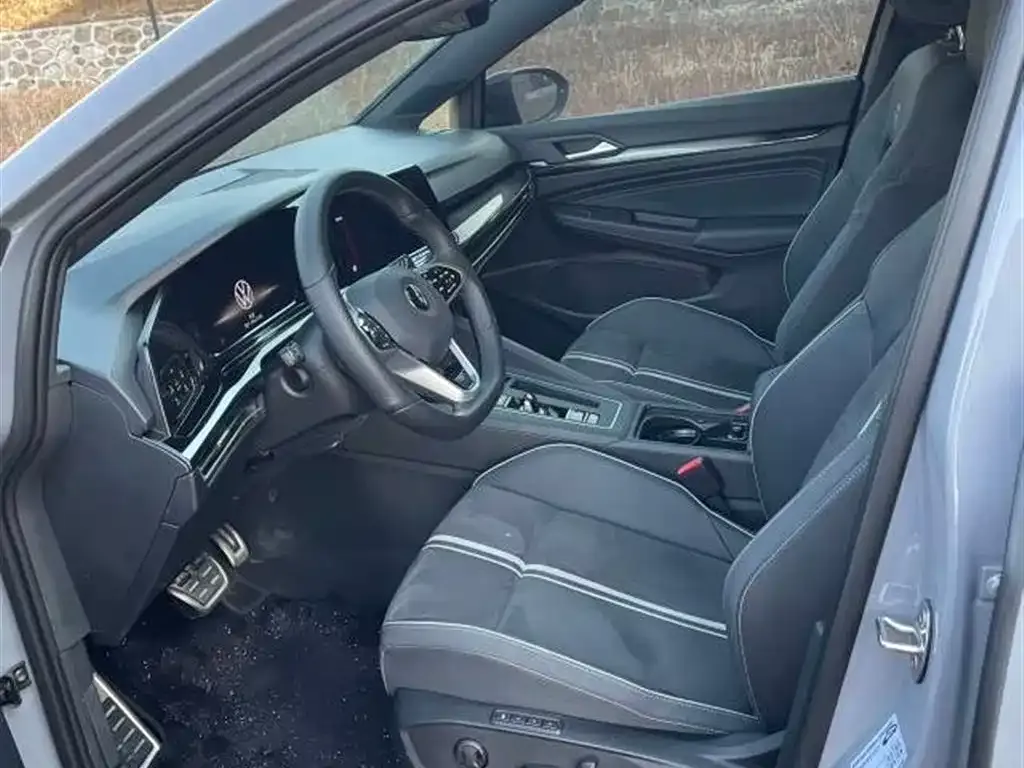 Volkswagen Golf 2024 из CN, фото 7