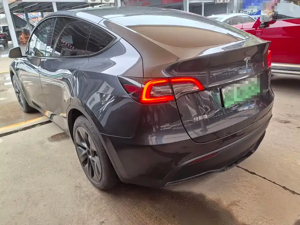 Tesla Model Y — фото 9