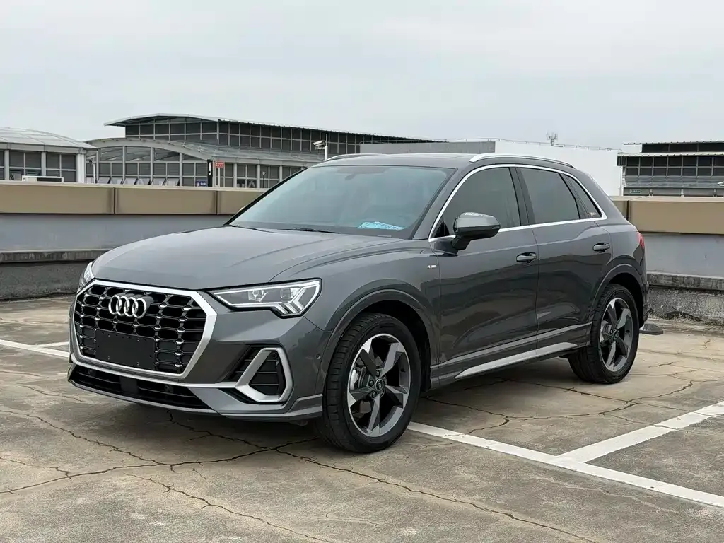 Audi Q3 — фото 1