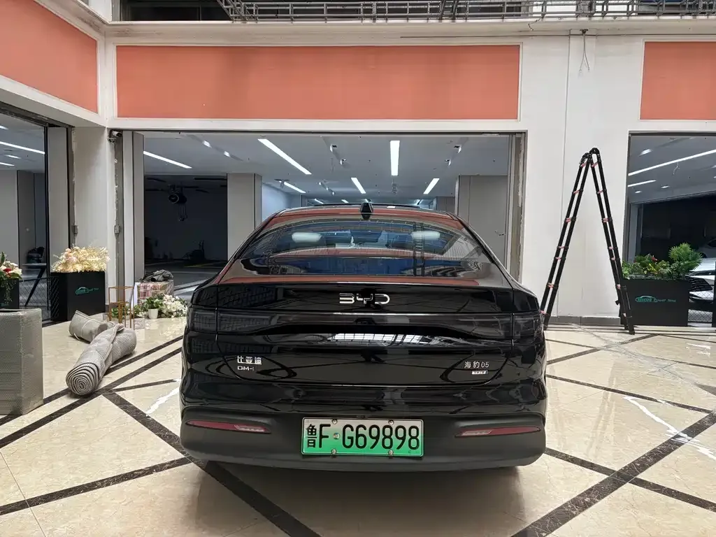 BYD Seal 05 DM-i — фото 8