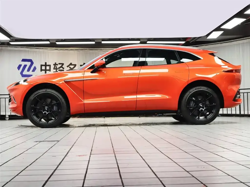 Aston Martin DBX — фото 3