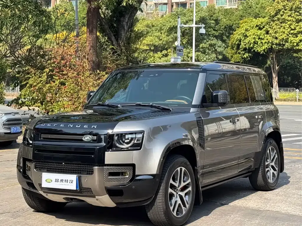 Land Rover Defender — фото 1