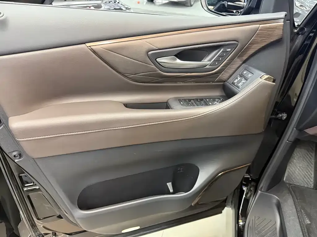 Toyota Alphard 2023 из CN, фото 2