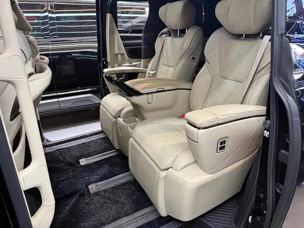 Toyota Alphard 2023 из CN, фото 7