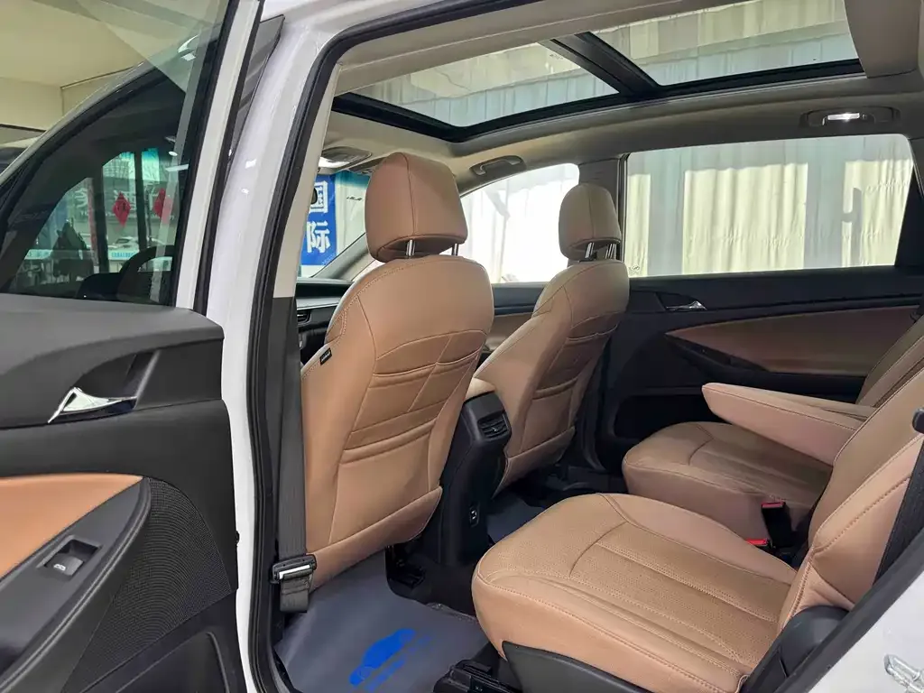 Buick GL6 2022 из CN, фото 2