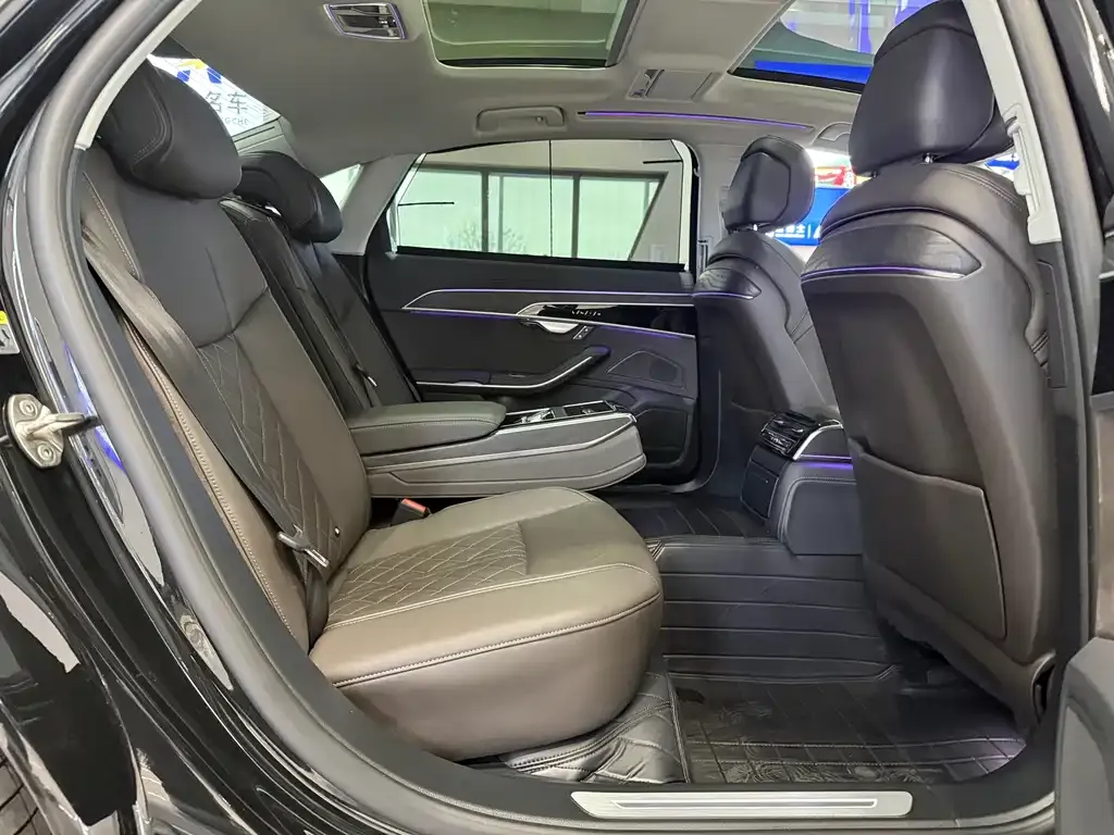 Audi A8 2023 из CN, фото 2