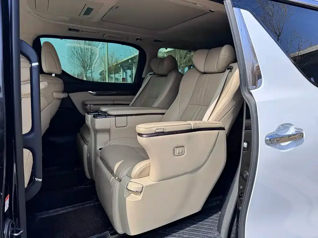 Toyota Alphard 2022 из CN, фото 7