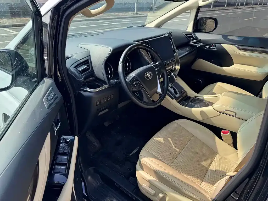 Toyota Alphard 2022 из CN, фото 9