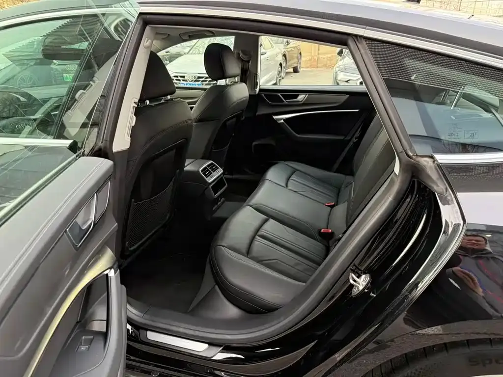 Audi A7 2024 из CN, фото 7