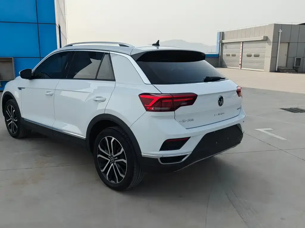 Volkswagen T-Roc — фото 10