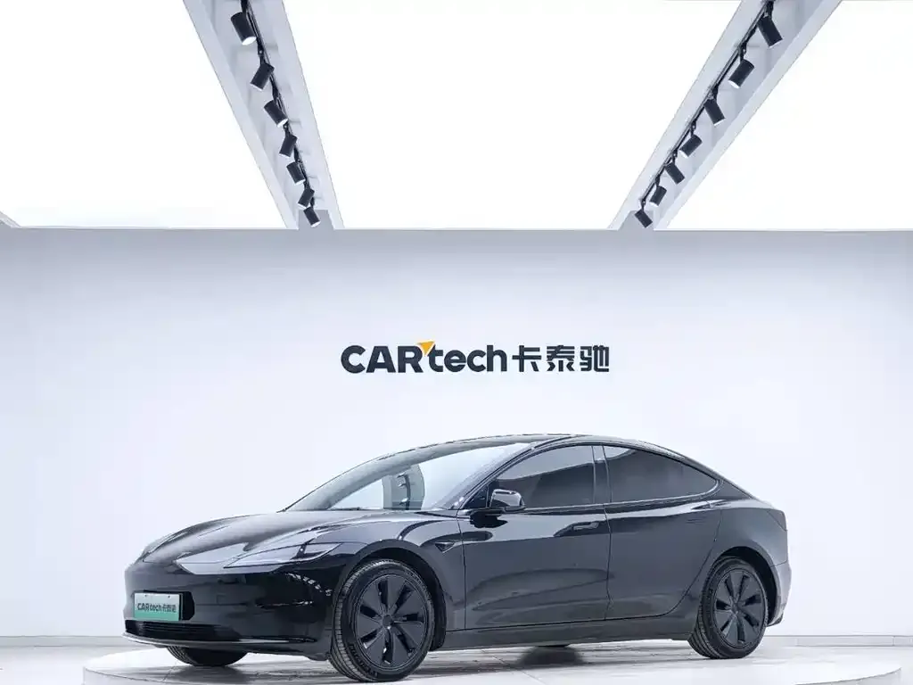 Tesla Model 3 — фото 1