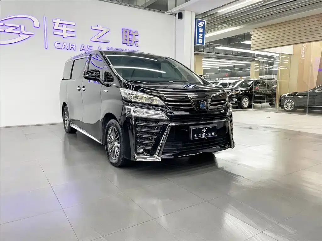 Toyota Vellfire — фото 1