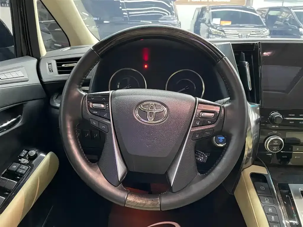 Toyota Vellfire — фото 4