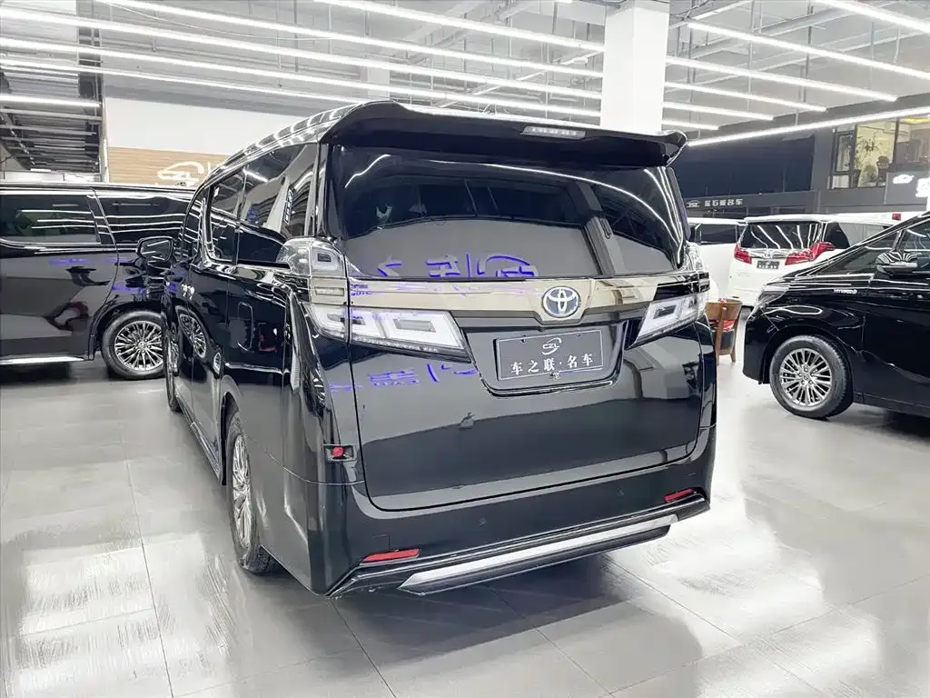 Toyota Vellfire — фото 9