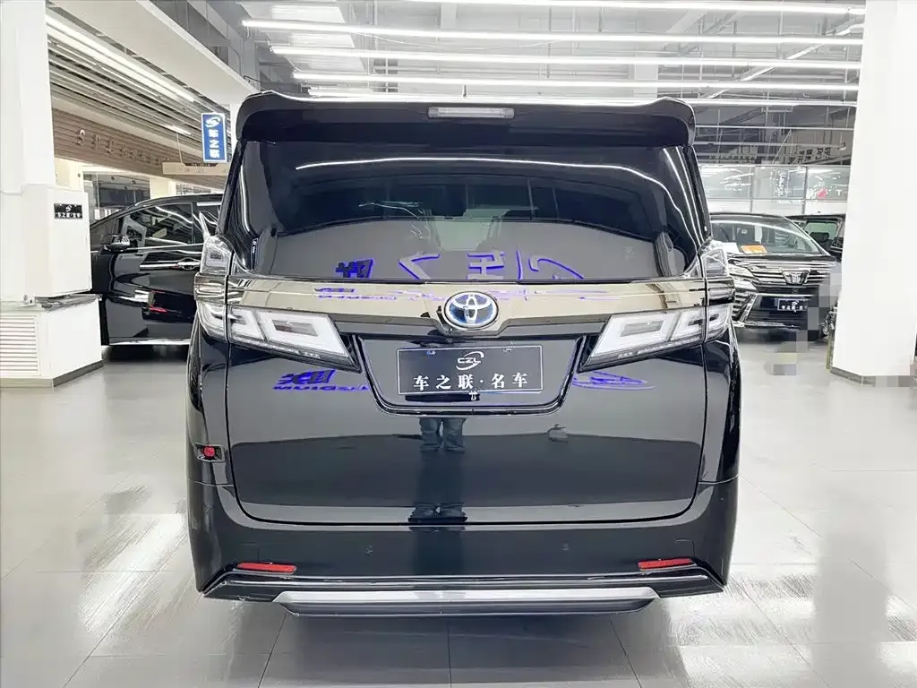 Toyota Vellfire — фото 3