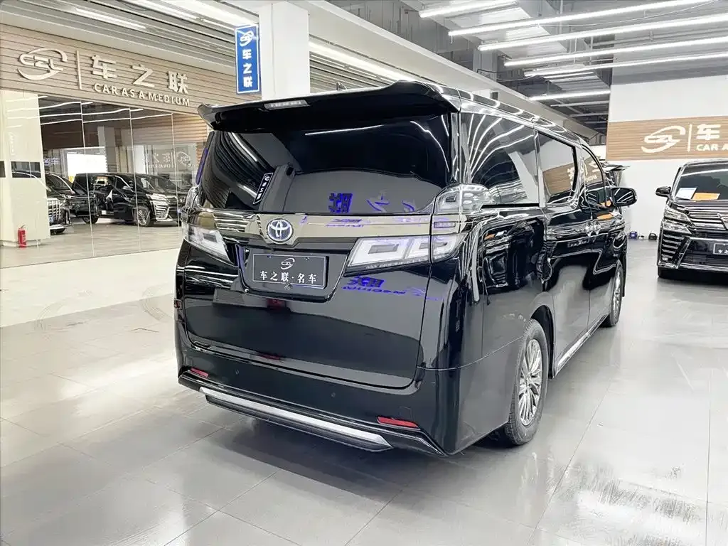 Toyota Vellfire — фото 10