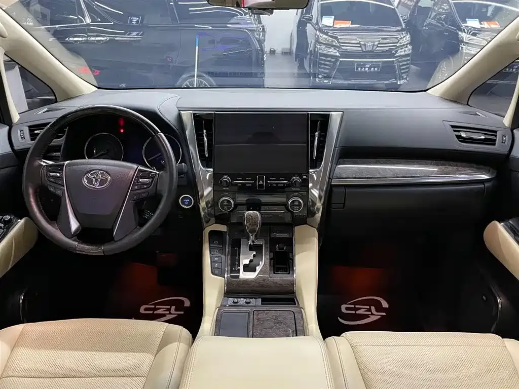 Toyota Vellfire — фото 8