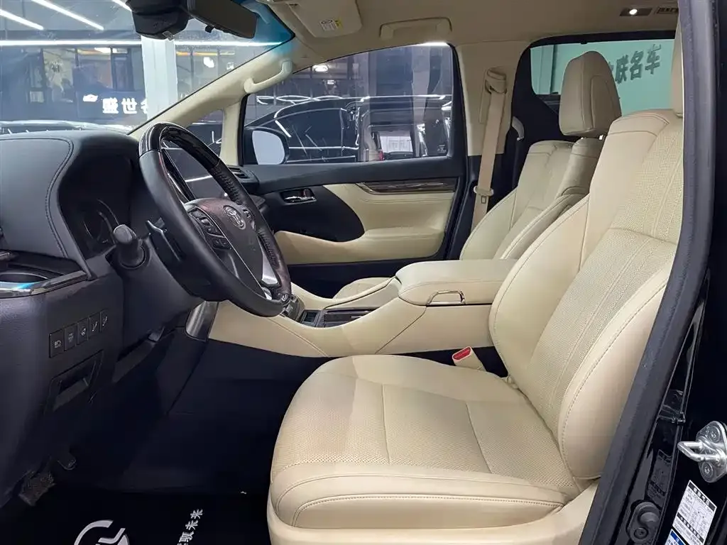 Toyota Vellfire — фото 5