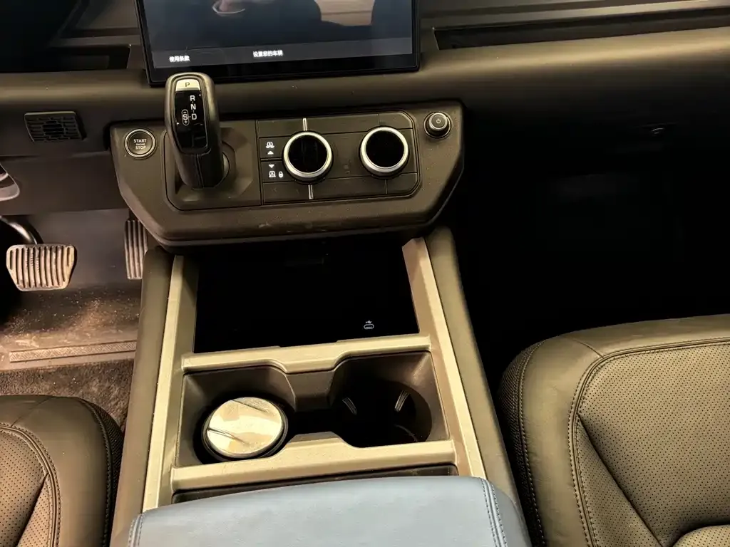 Land Rover Defender 2025 из CN, фото 8