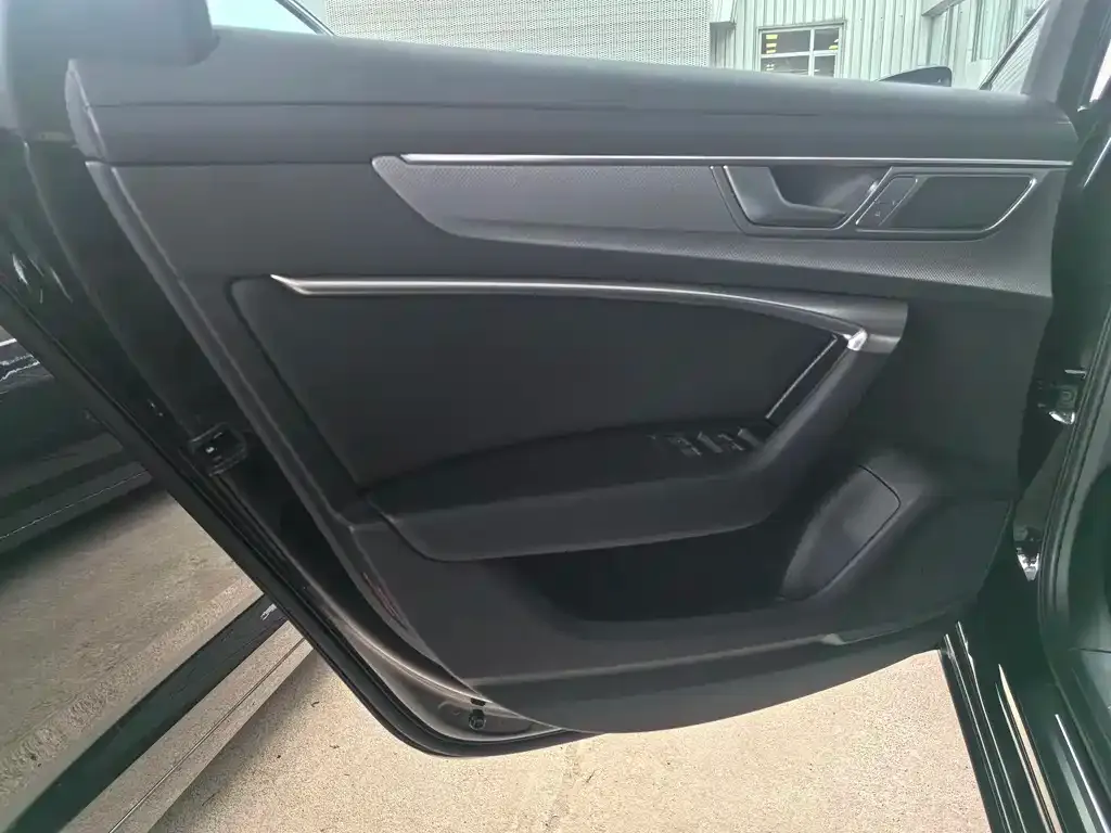 Audi A6L 2024 из CN, фото 3