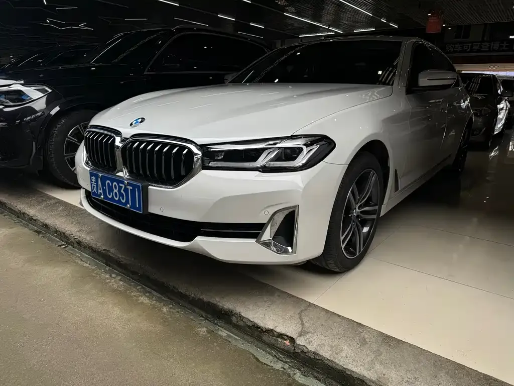 BMW 5 Series — фото 1