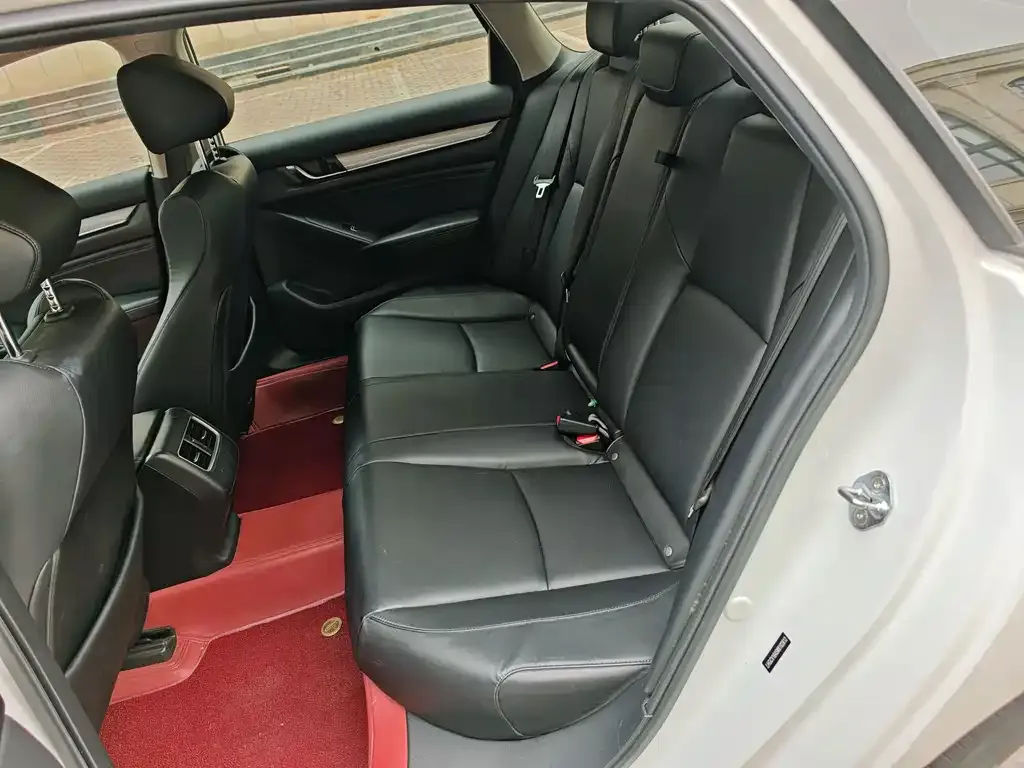 Honda Accord — фото 10
