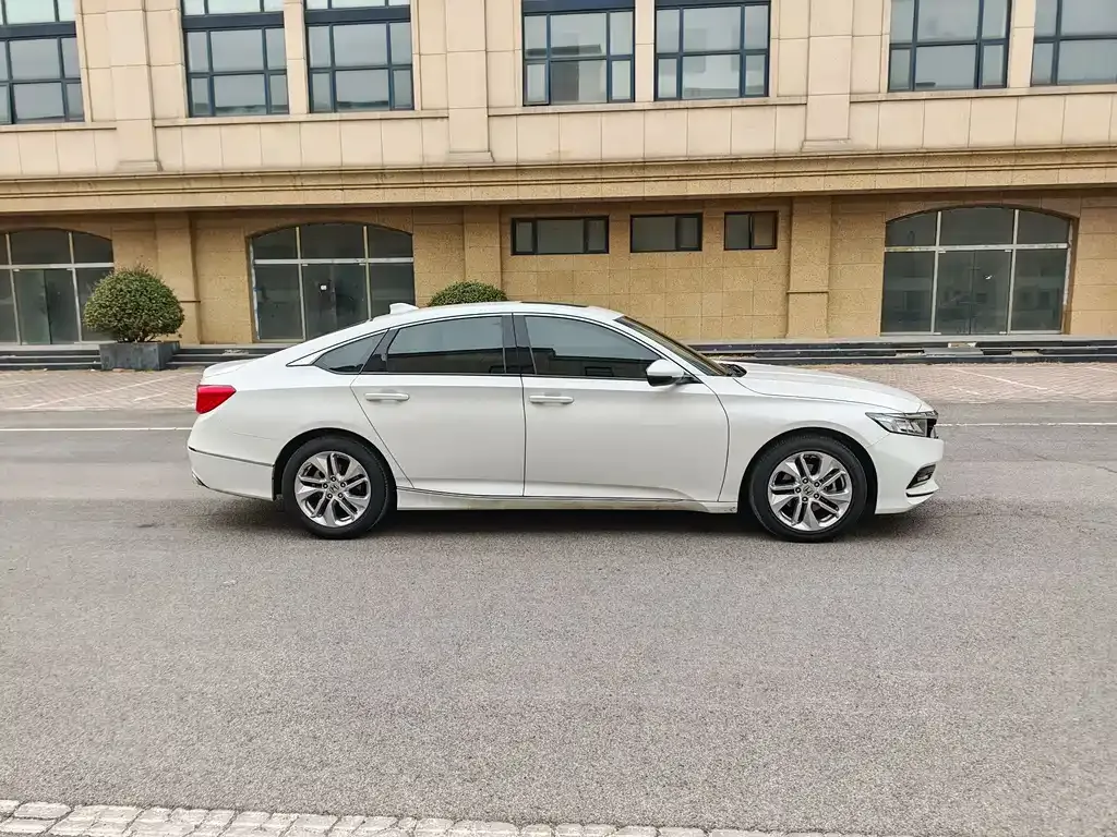 Honda Accord — фото 9