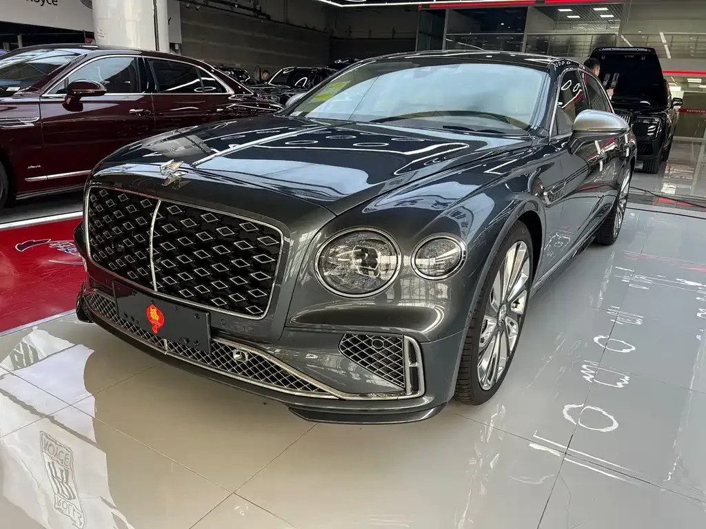 Bentley Flying Spur — фото 1
