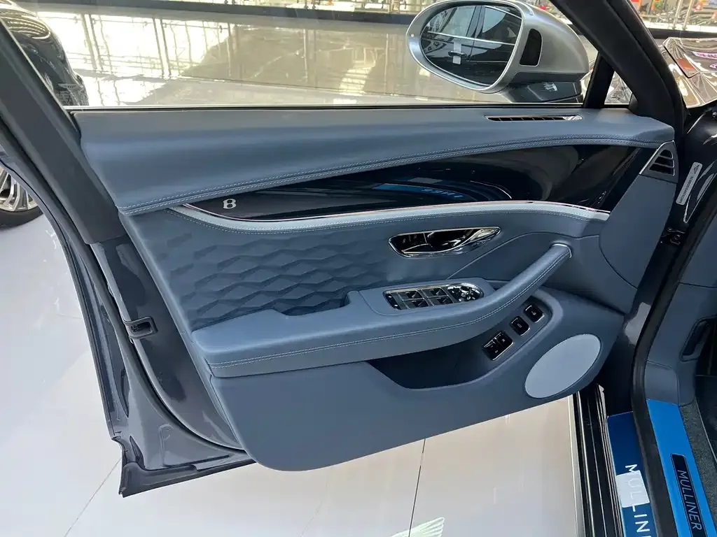 Bentley Flying Spur — фото 2