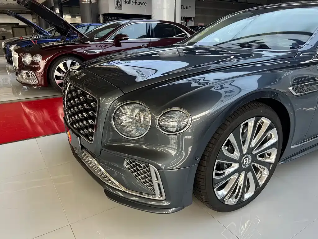 Bentley Flying Spur — фото 5