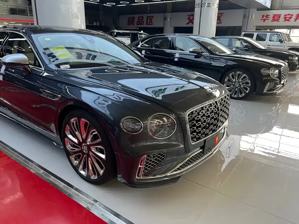 Bentley Flying Spur — фото 3