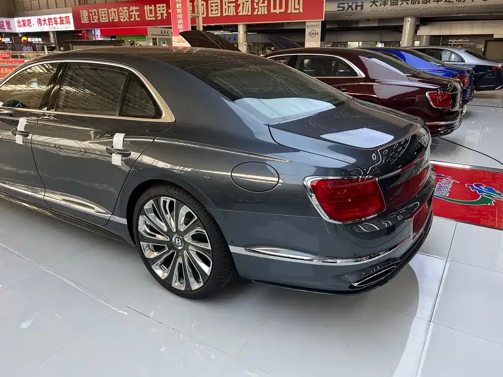 Bentley Flying Spur — фото 7