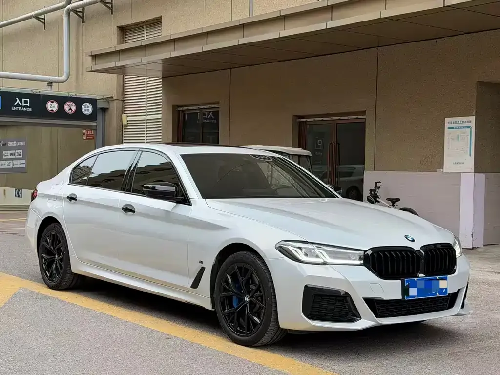 BMW 5 Series 2023 из CN, фото 1
