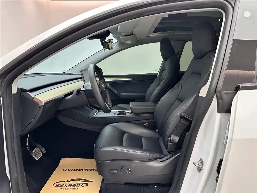 Tesla Model Y — фото 9