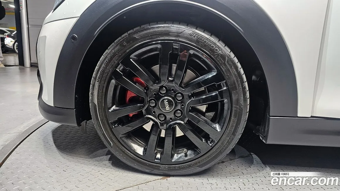 Mini Cooper Convertible 2024 из KR, фото 9