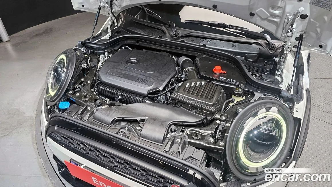 Mini Cooper Convertible 2024 из KR, фото 10