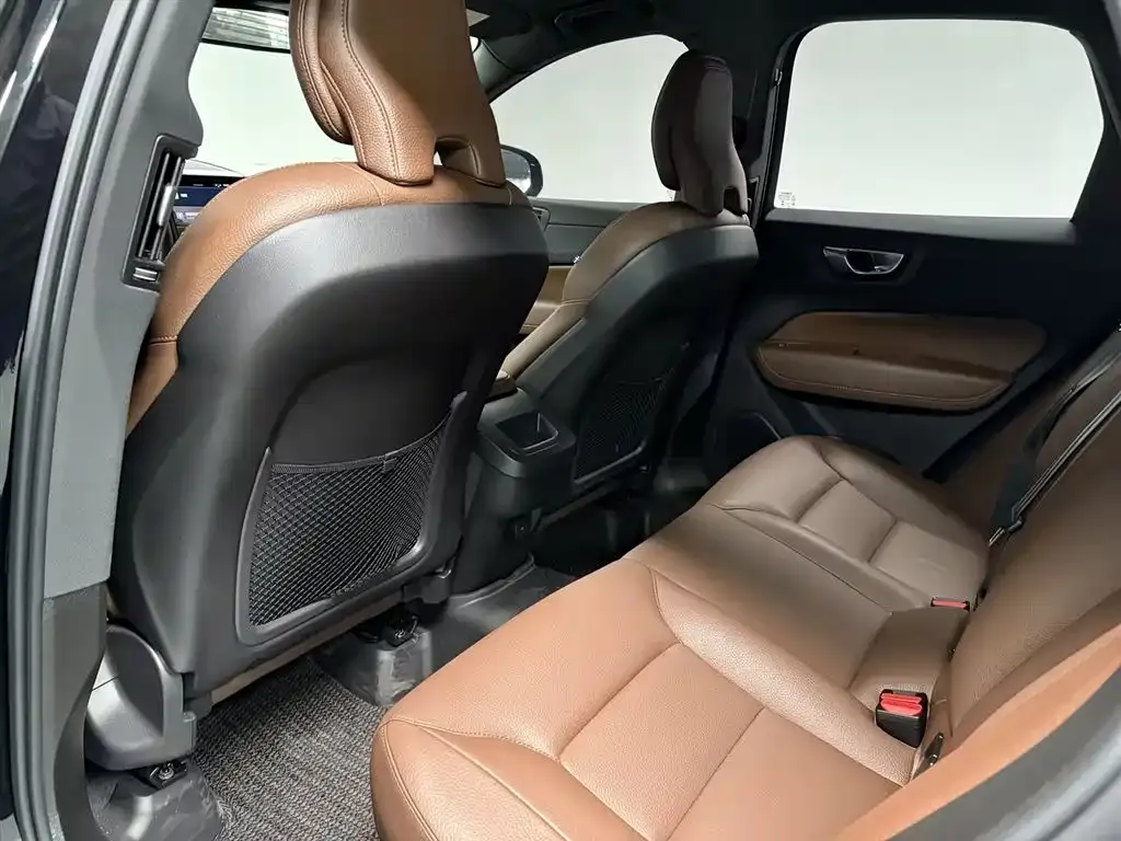 Volvo XC60 2024 из CN, фото 7