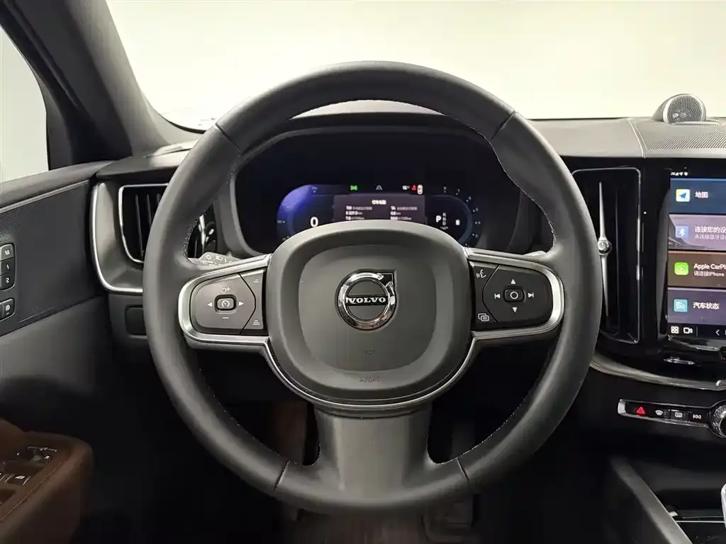 Volvo XC60 2024 из CN, фото 3