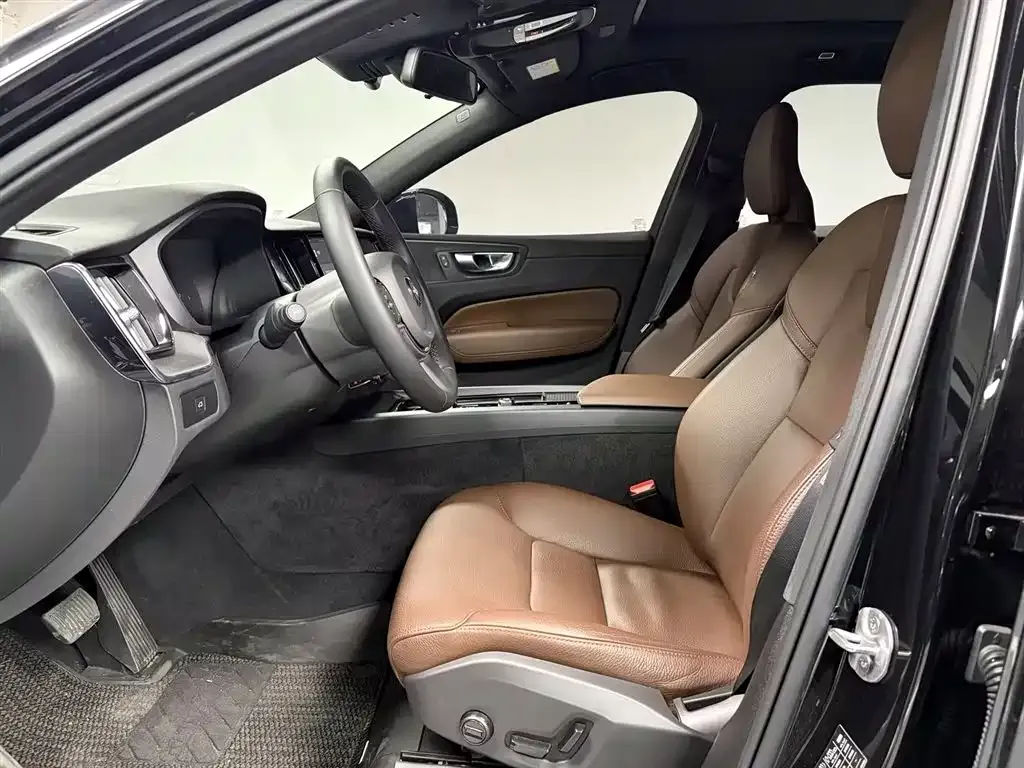 Volvo XC60 2024 из CN, фото 4