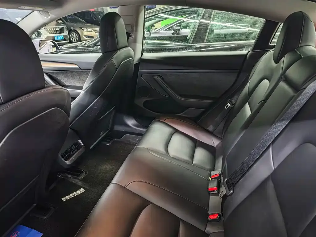 Tesla Model 3 — фото 4