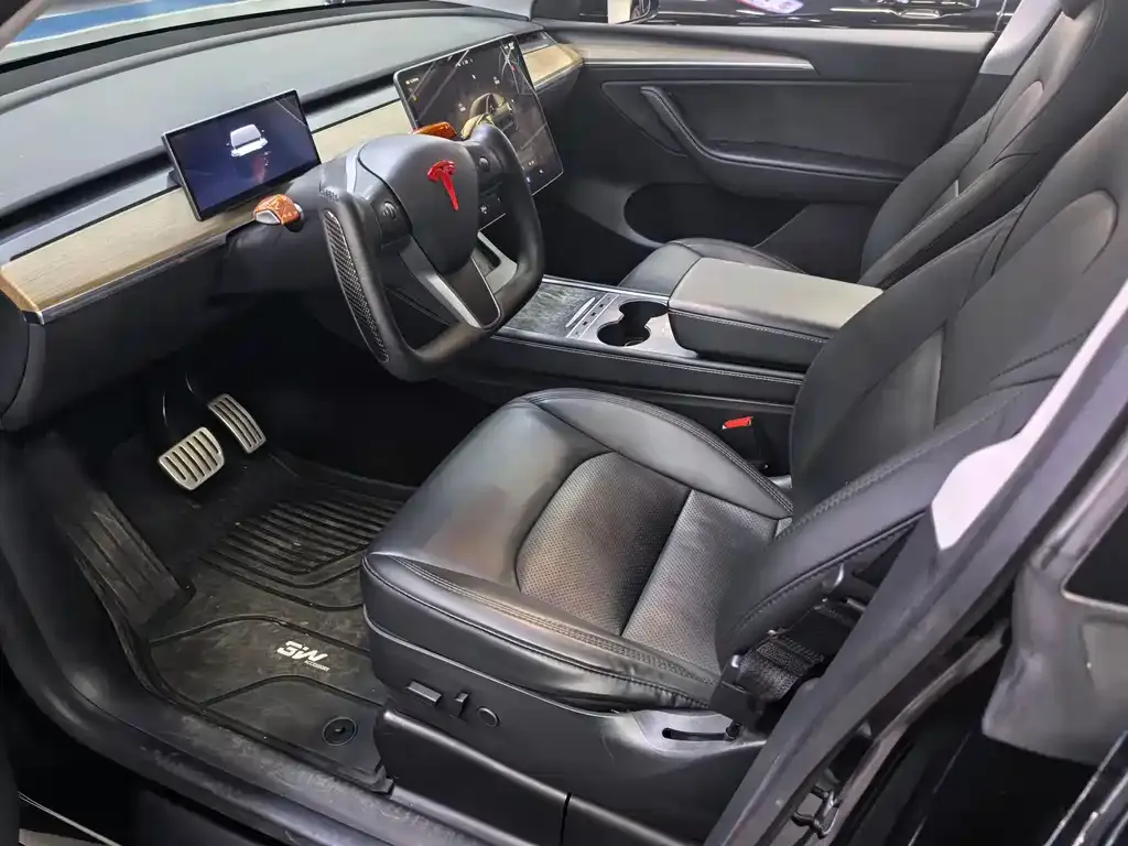 Tesla Model Y — фото 10