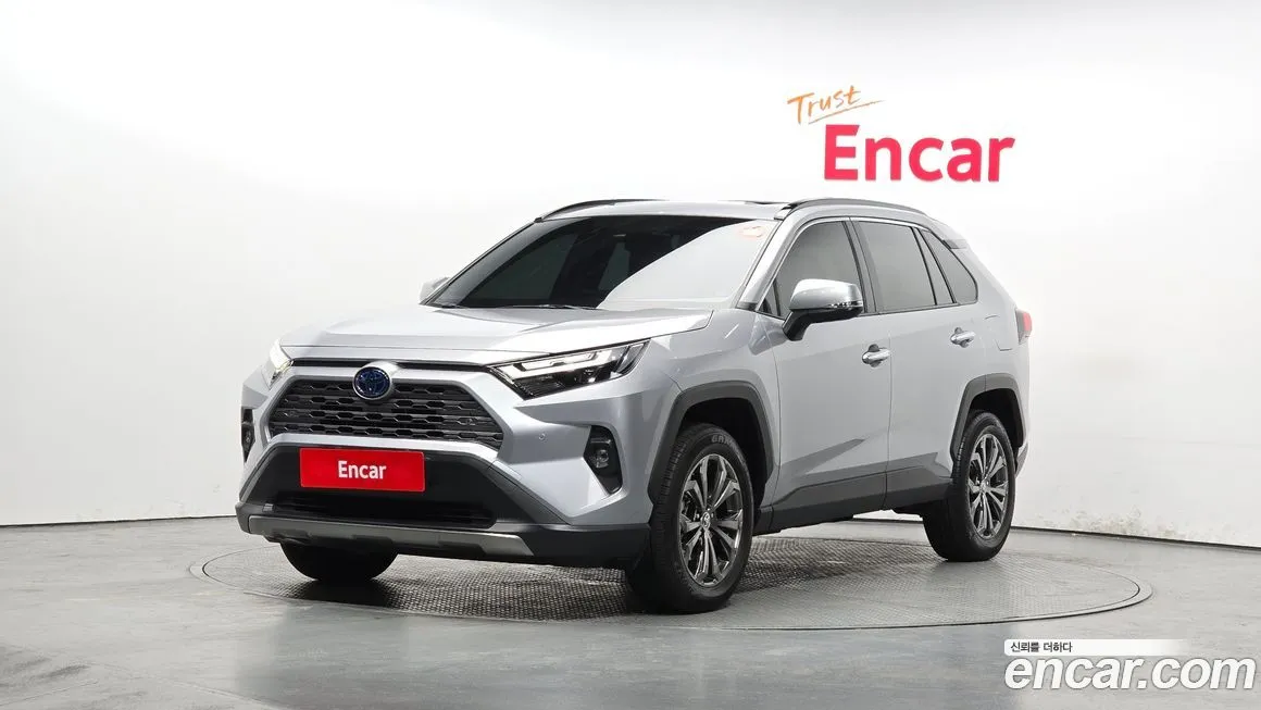Toyota RAV4 — фото 1
