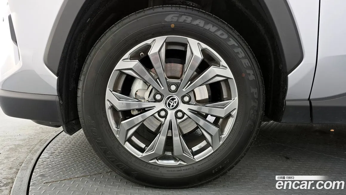 Toyota RAV4 — фото 2