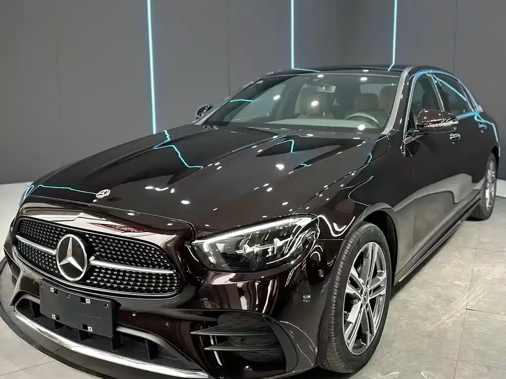 Mercedes-Benz E-Class — фото 1