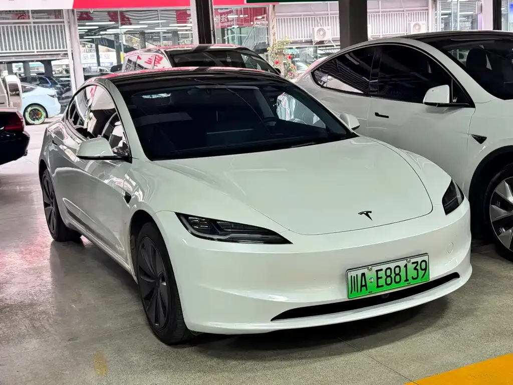 Tesla Model 3 — фото 4