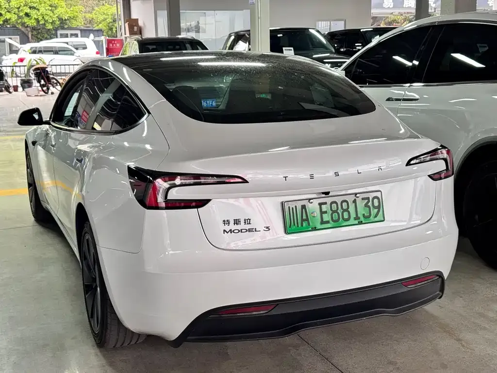 Tesla Model 3 — фото 5