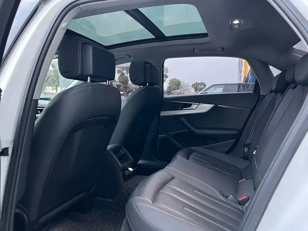 Audi A4L 2021 из CN, фото 5