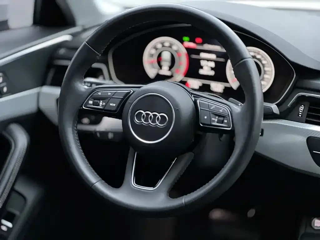 Audi A4L 2021 из CN, фото 2
