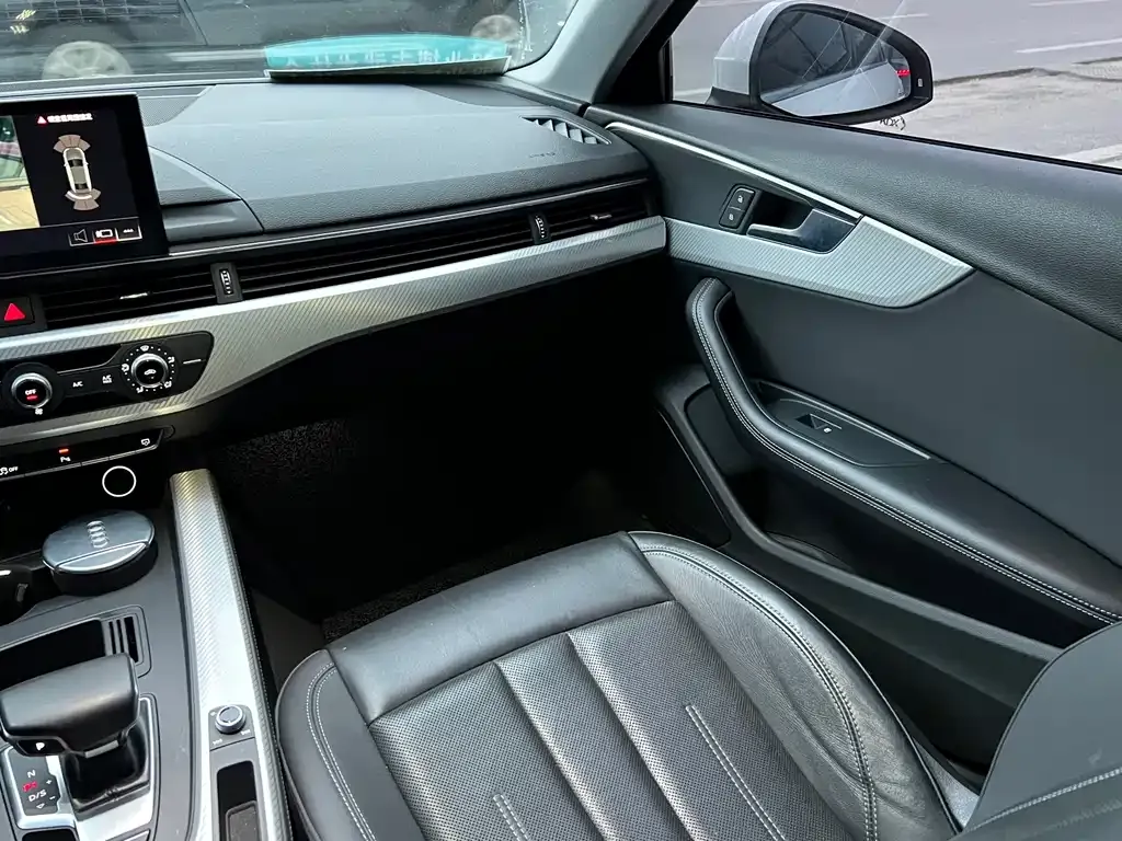 Audi A4L 2021 из CN, фото 8